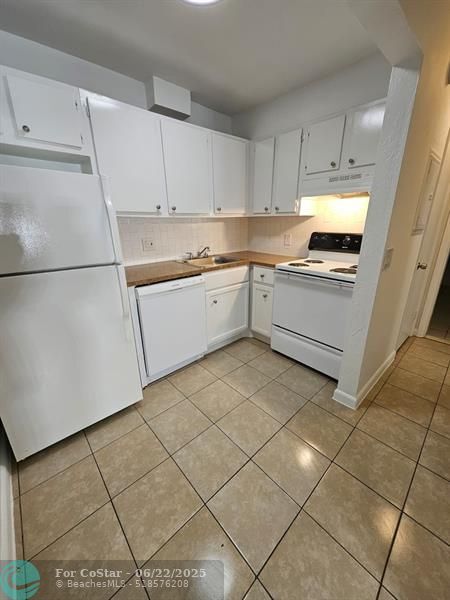 Foto del edificio - 1151 NE 17th Ct