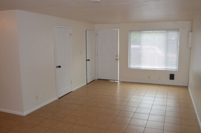 Foto del edificio - 1708 &amp; 1710 Rainier Ave | Bramel