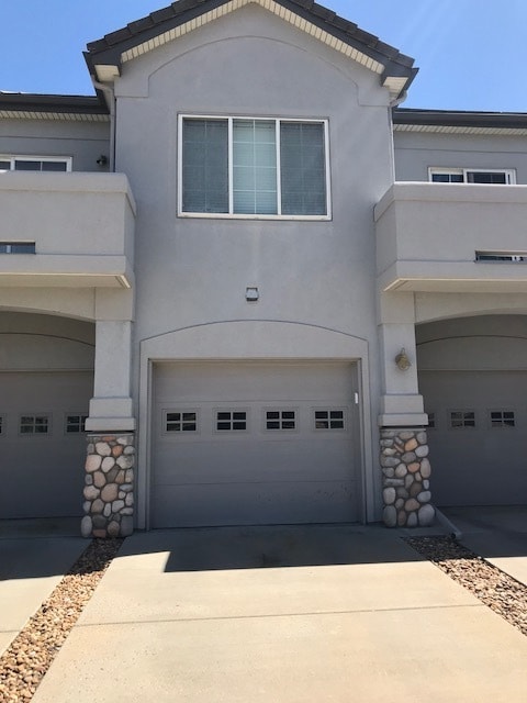 Building Photo - Charming Ranch Style 2 bedroom, 2 bathroom...