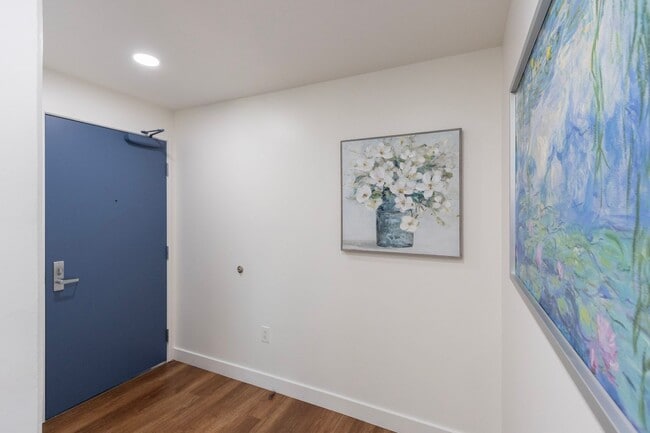 Building Photo - Beautiful 1 Bdrm, 1.5 Bath available for R...
