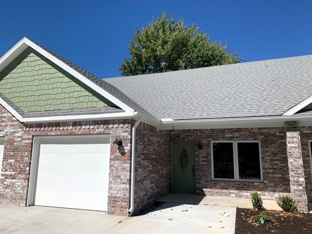 Building Photo - 271 N Gutensohn Rd