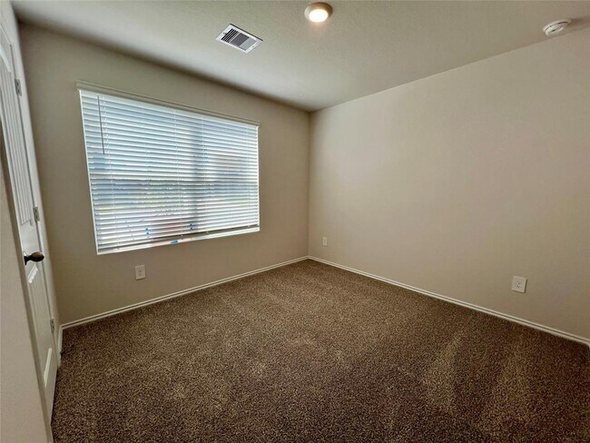 Building Photo - 420 Lancebill Dr