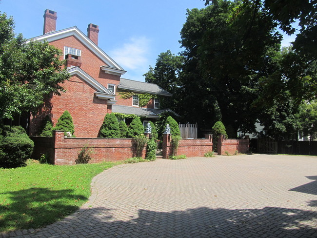 Driveway - 2 S Center St