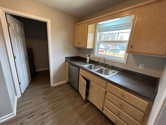Foto del edificio - Charming 3-Bedroom Ranch on a Corner Lot w...