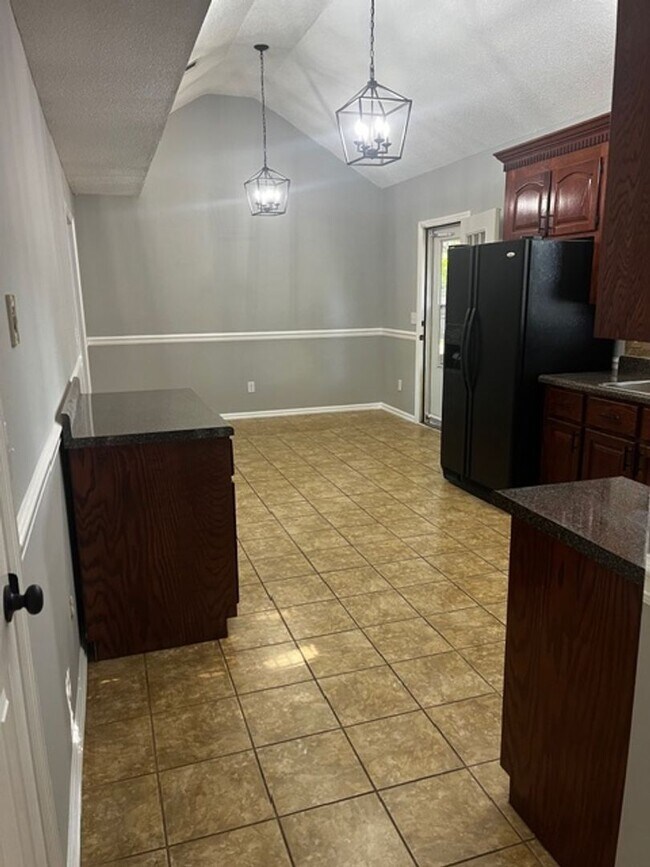 Foto del edificio - Charming All-Brick Corner Lot Home with Hot Tub & Fenced Yard