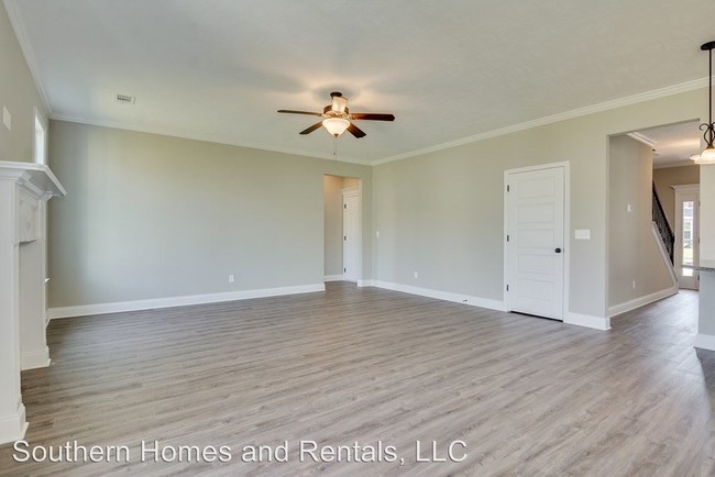 Foto del edificio - 5 br, 3 bath House - 8669 Crenshaw Drive