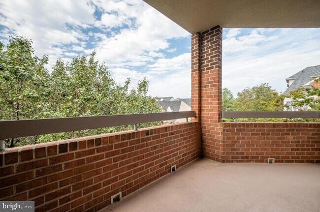 Foto del edificio - 1050 N Stuart St