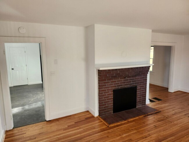 Foto del edificio - Large, Remodeled Single Family 4 BR House in Staunton