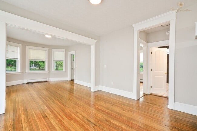 Foto del edificio - Completely renovated studio with all utils included AVAILABLE 6/1/2026