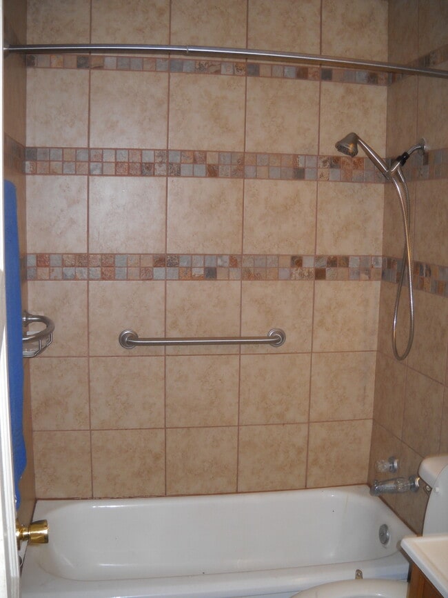 Baño - 3614 NE 19th Ave