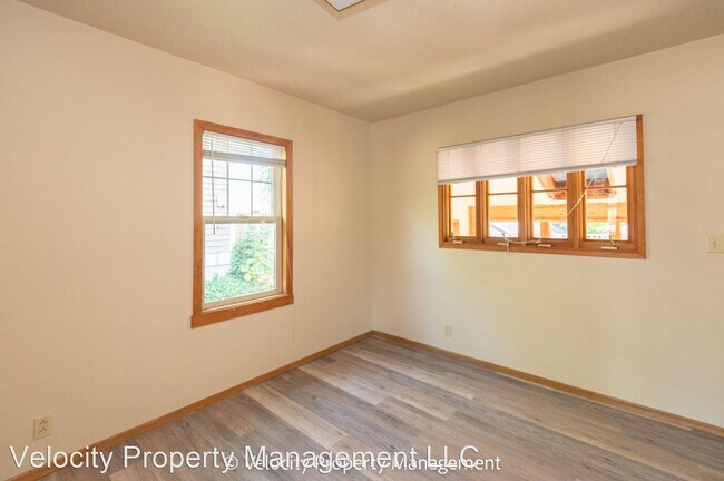 Building Photo - 1 br, 1 bath House - 343 NW Georgia Ave.