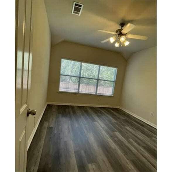 Building Photo - 608 Creekside Dr