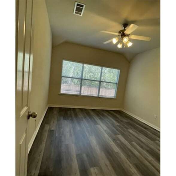 Foto del edificio - 608 Creekside Dr