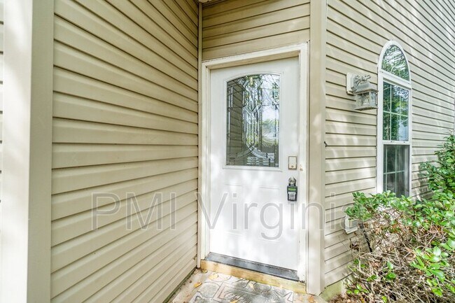 Building Photo - 4620 Lee Ave