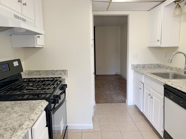 new laminate counters - 3886 Moran Way