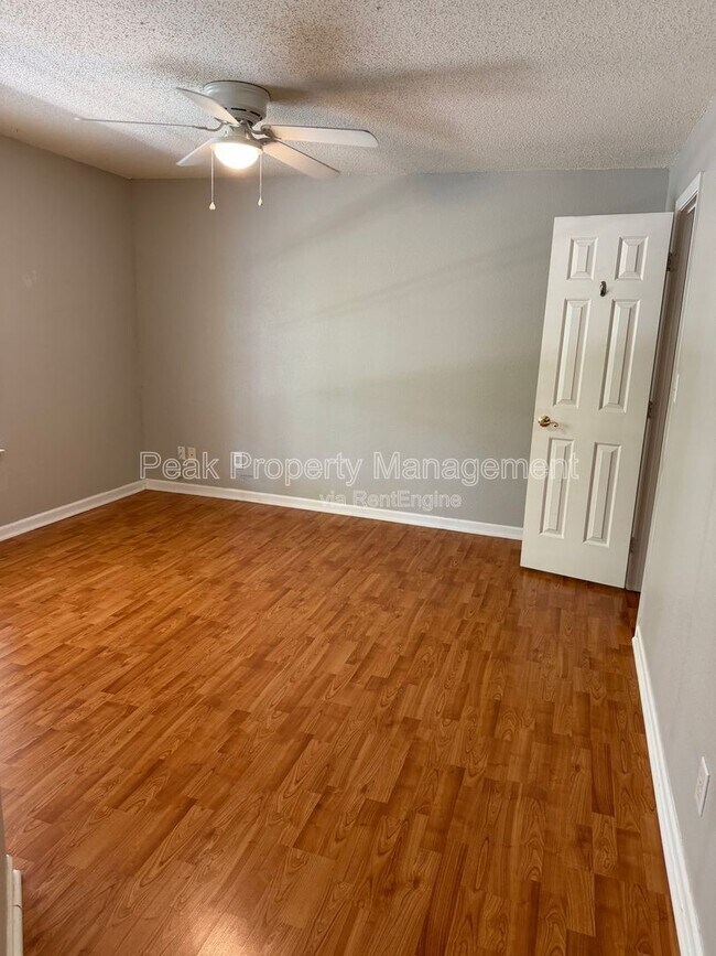 Foto del edificio - 9411 Links Ln