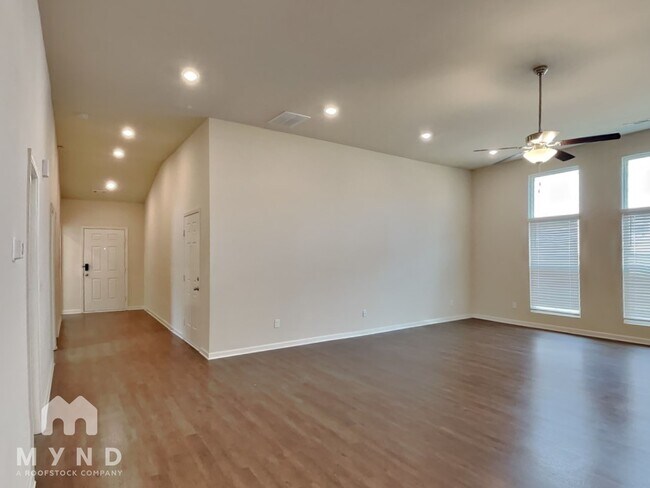 Building Photo - 803 Golden Bell Wy