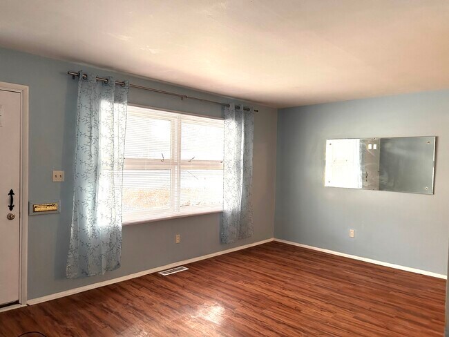 Foto del edificio - 4462 Lockwood Blvd