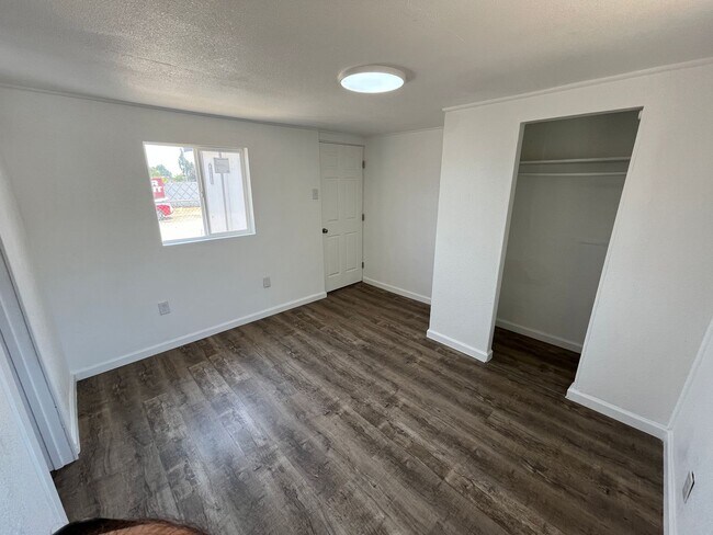 Building Photo - 3641