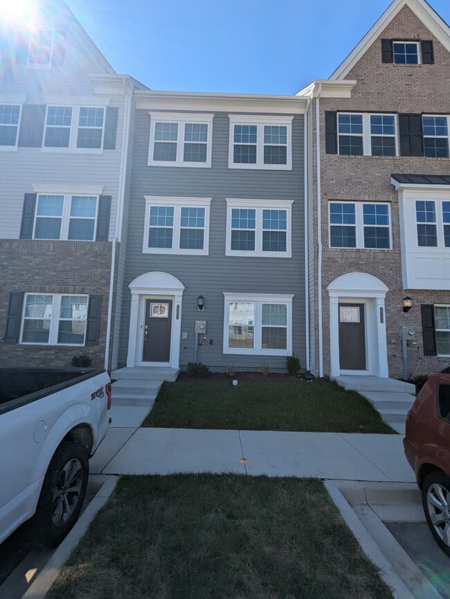 Building Photo - 2290 Marcy Dr