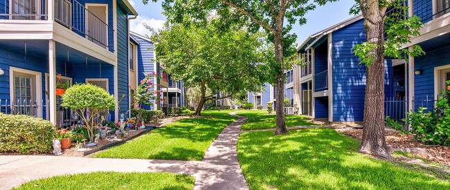 Building Photo - Villas By the Bay