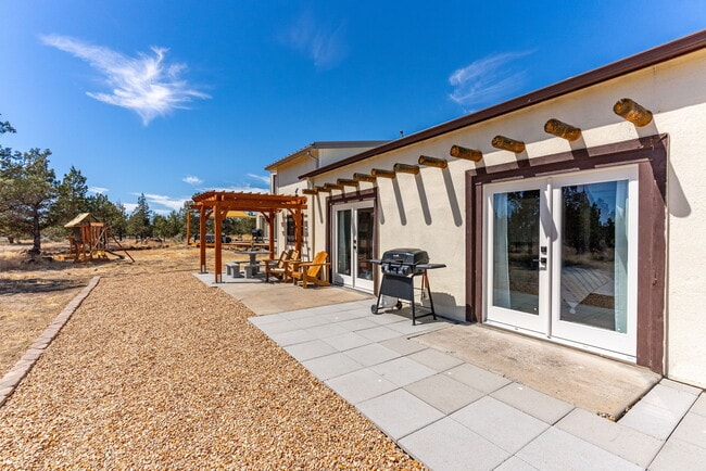 Building Photo - 4455 NE Vaughn Ave