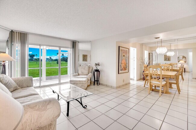 Foto del edificio - 3951 Via Poinciana