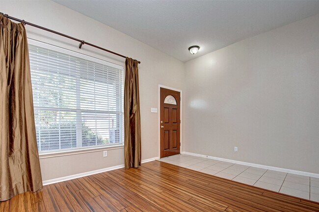 Foto del edificio - 26439 Richwood Oaks Dr