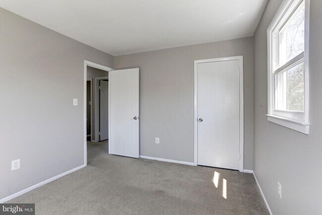 Building Photo - 5004 Larry Ct