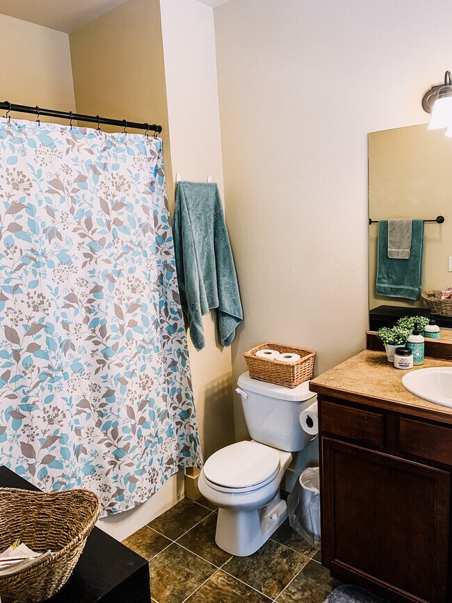 Foto del edificio - 4379 Brookside Ln