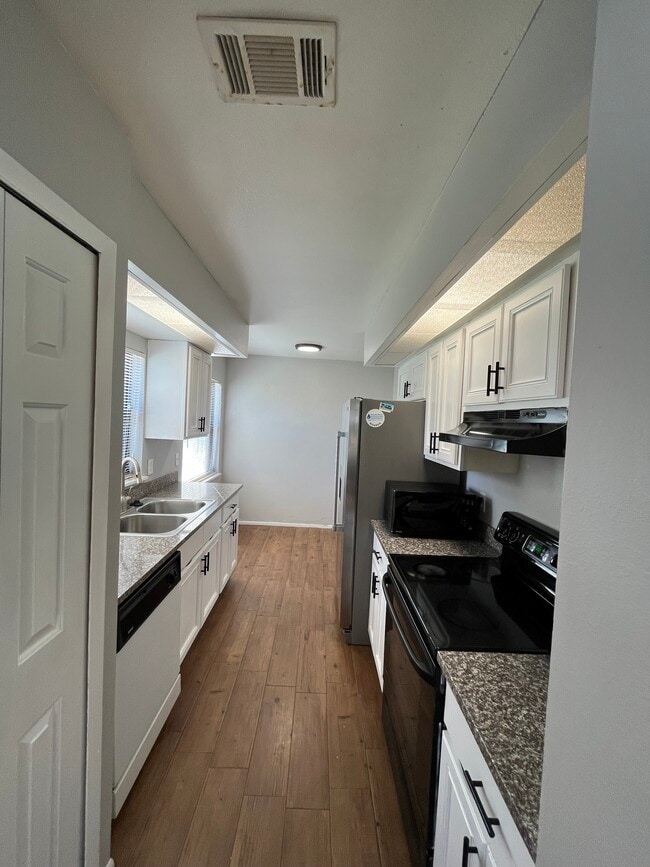 Building Photo - 3230 Vishaal Dr