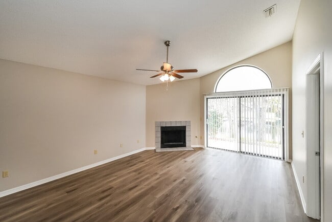 Building Photo - 2847 Lantana Lakes Dr W
