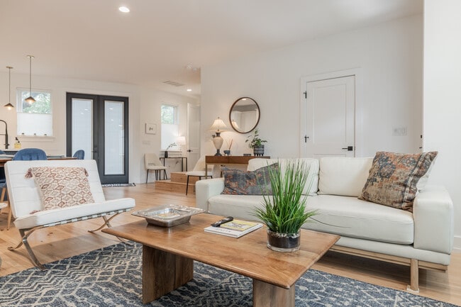 Building Photo - 712 Vargas Rd