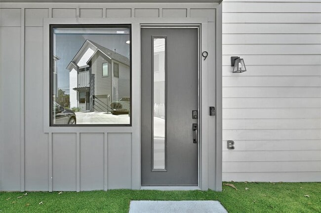 Building Photo - 1140 Webberville Rd