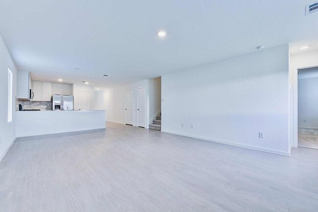 Building Photo - 504 Robin Ct