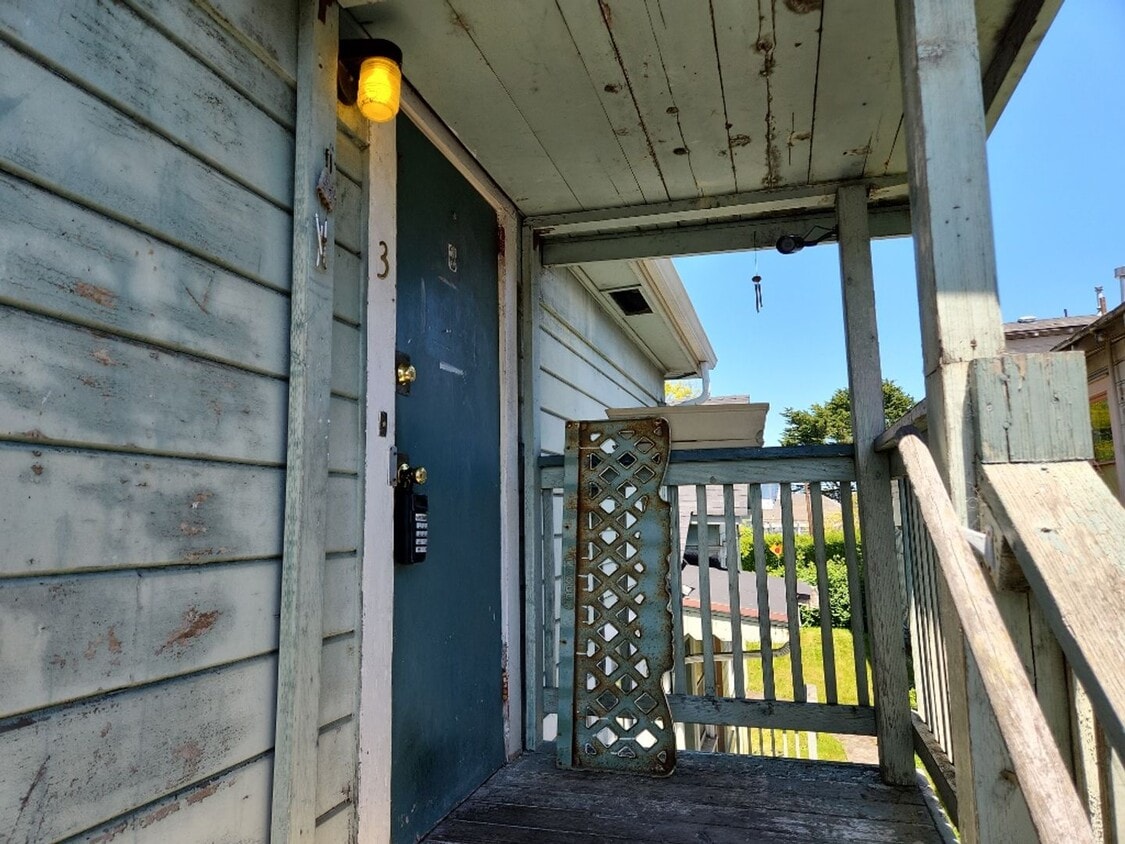 1443 5th St Unit 1443 5th 3 [PRM Andrew], Eureka, CA 95501 Room for