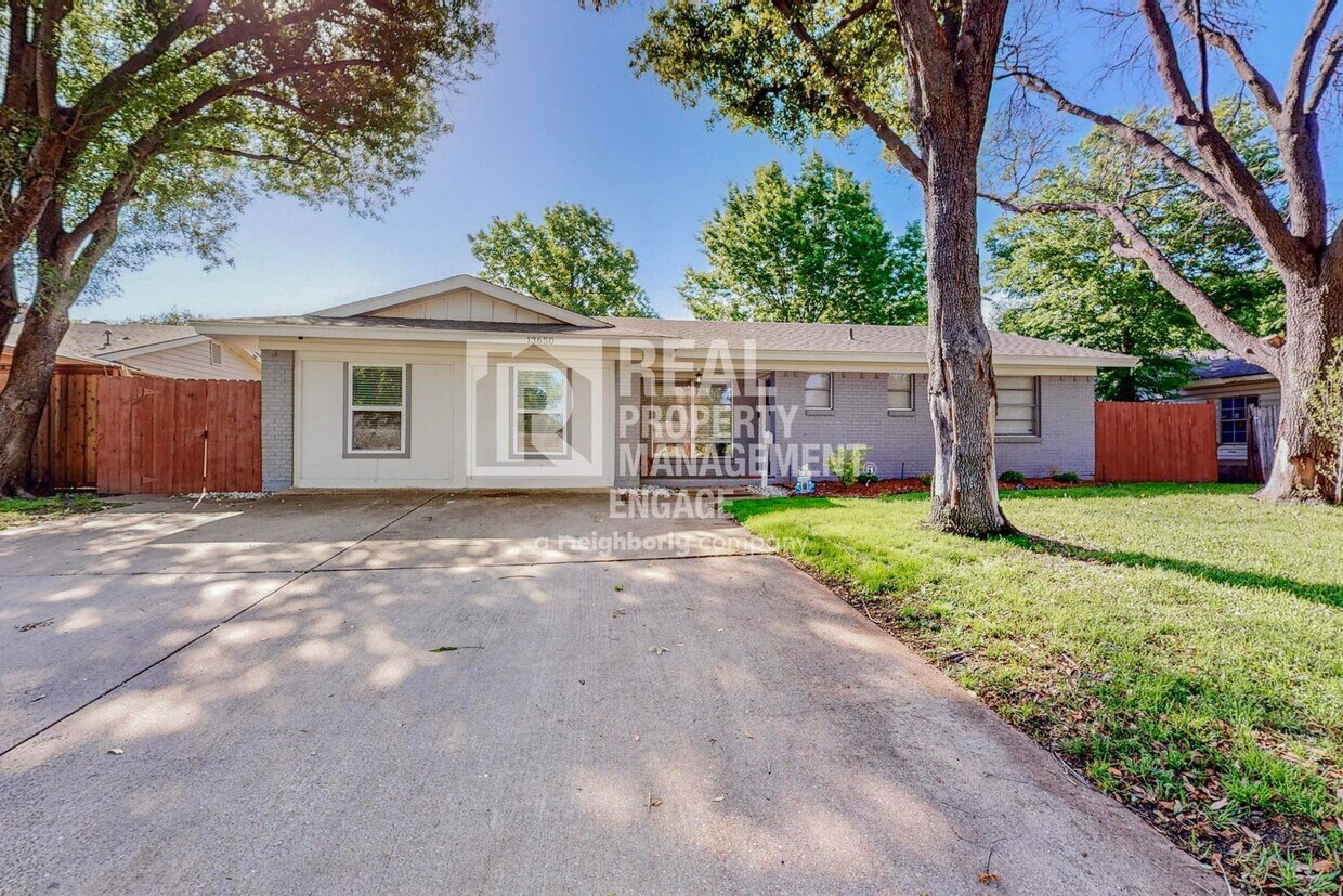 Foto principal - 3 Bedroom Single-Story Home available For ...