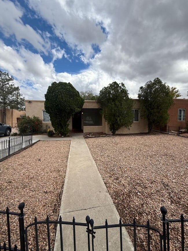 Building Photo - 3612 Monte Vista Blvd NE