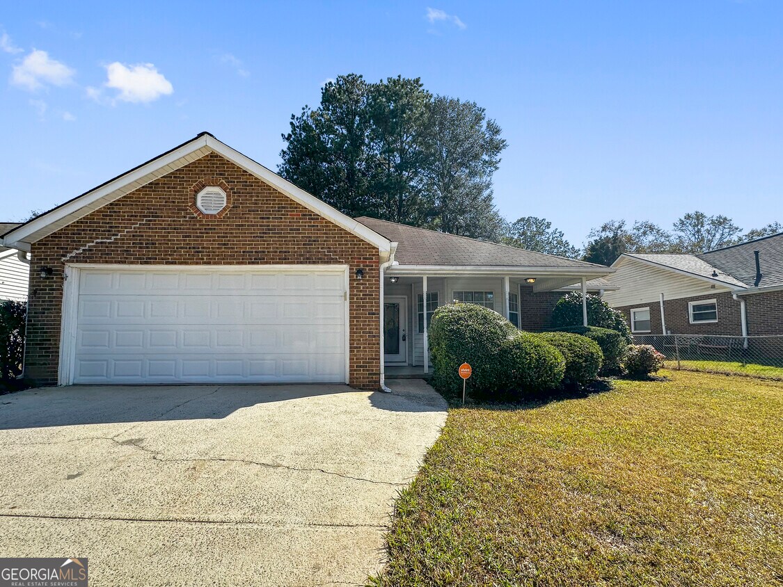 Primary Photo - 140 Landing Dr