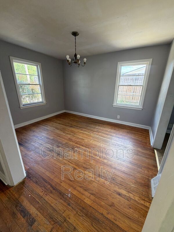 Building Photo - 3122 Baldwin St