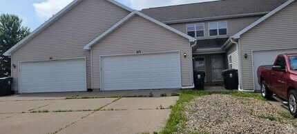 Building Photo - 219-219 Talon Pl