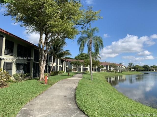 Foto del edificio - 210 Lake Pointe Dr