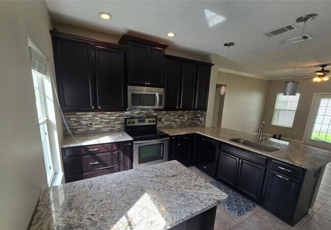 Building Photo - 1114 White Moss Ln