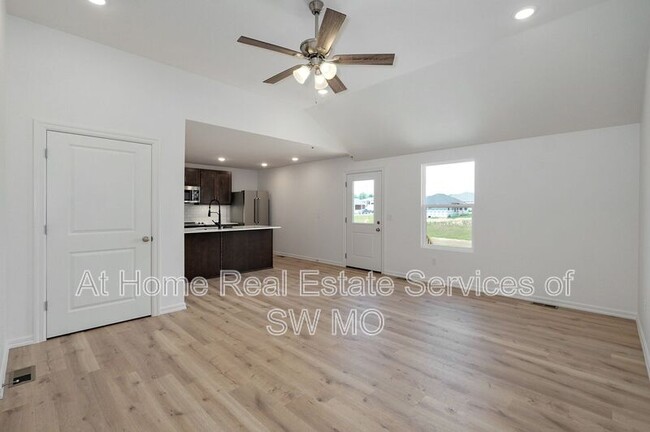 Foto del edificio - 863 S Silverwood Ln