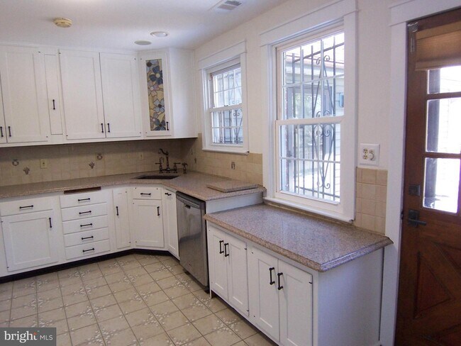 Foto del edificio - 7306 Braddock Rd