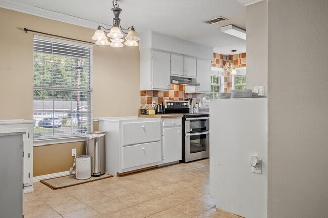 Building Photo - 3014 Windsor Cir