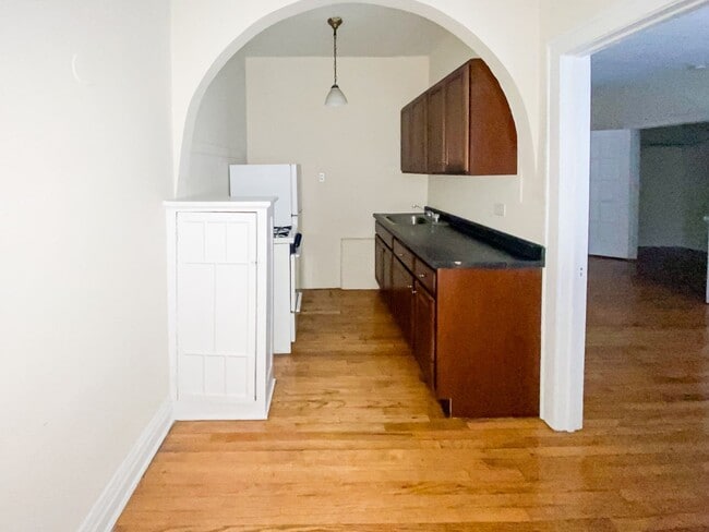 Building Photo - 435 W Surf St