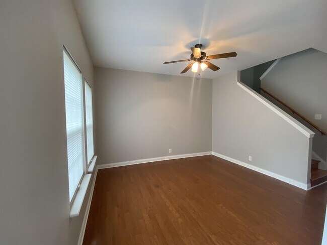 Building Photo - 355 Vineland Pl Dr