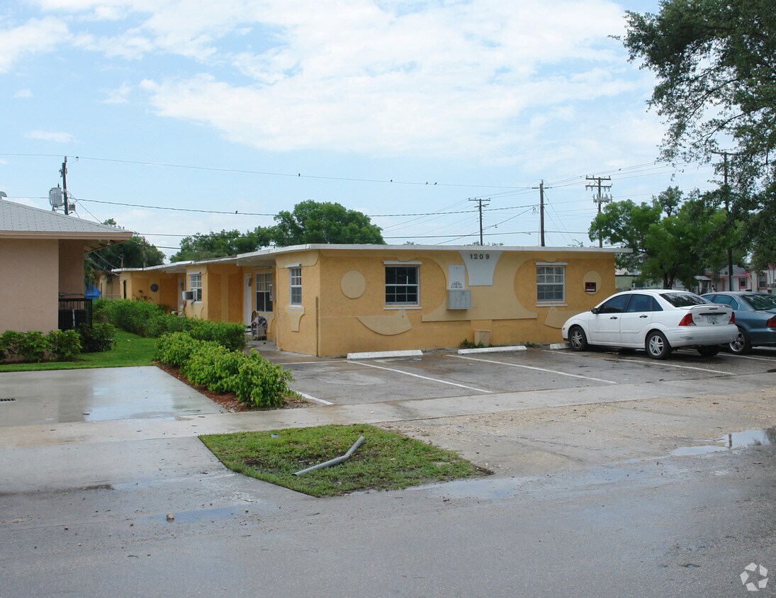 Primary Photo - 1209 NW 2nd St
