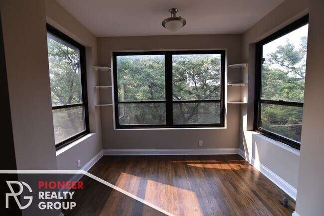 Foto del edificio - 706 W Buckingham Pl